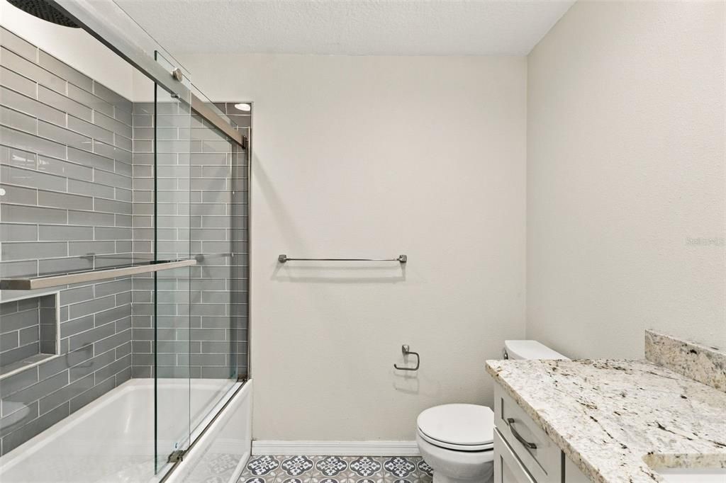 For Sale: $950,000 (5 beds, 4 baths, 4936 Square Feet)