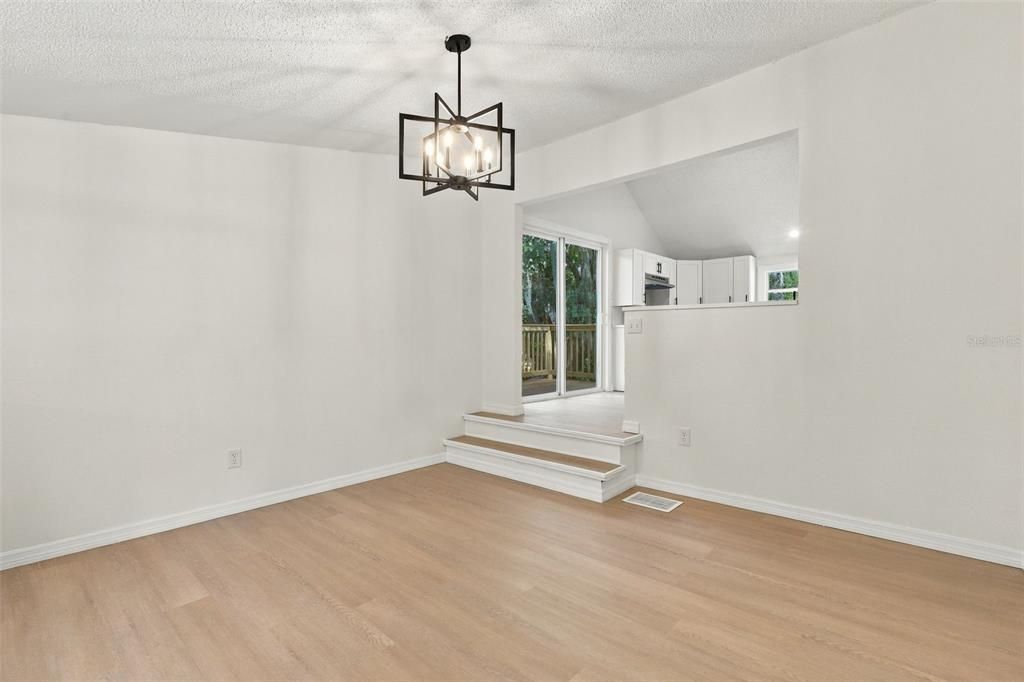 For Sale: $950,000 (5 beds, 4 baths, 4936 Square Feet)