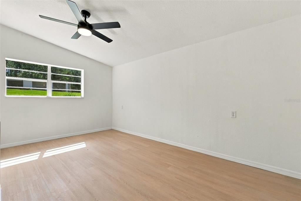 For Sale: $950,000 (5 beds, 4 baths, 4936 Square Feet)