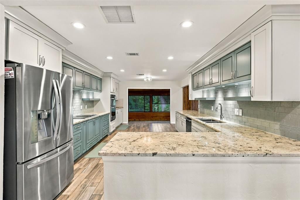 For Sale: $950,000 (5 beds, 4 baths, 4936 Square Feet)