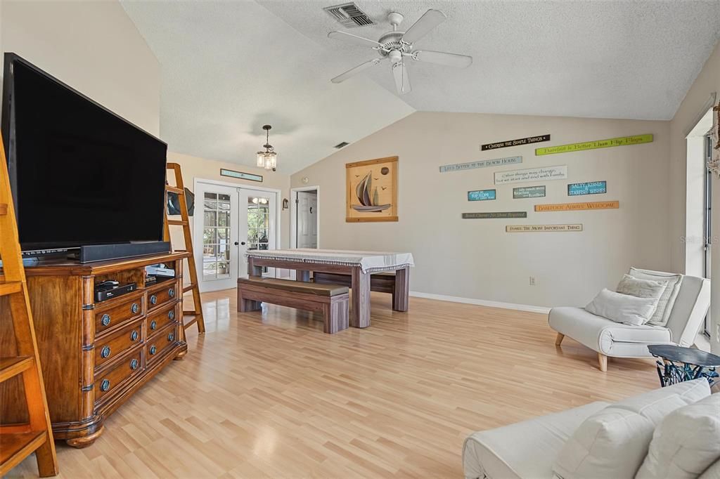 En Venta: $485,000 (3 camas, 2 baños, 1884 Pies cuadrados)