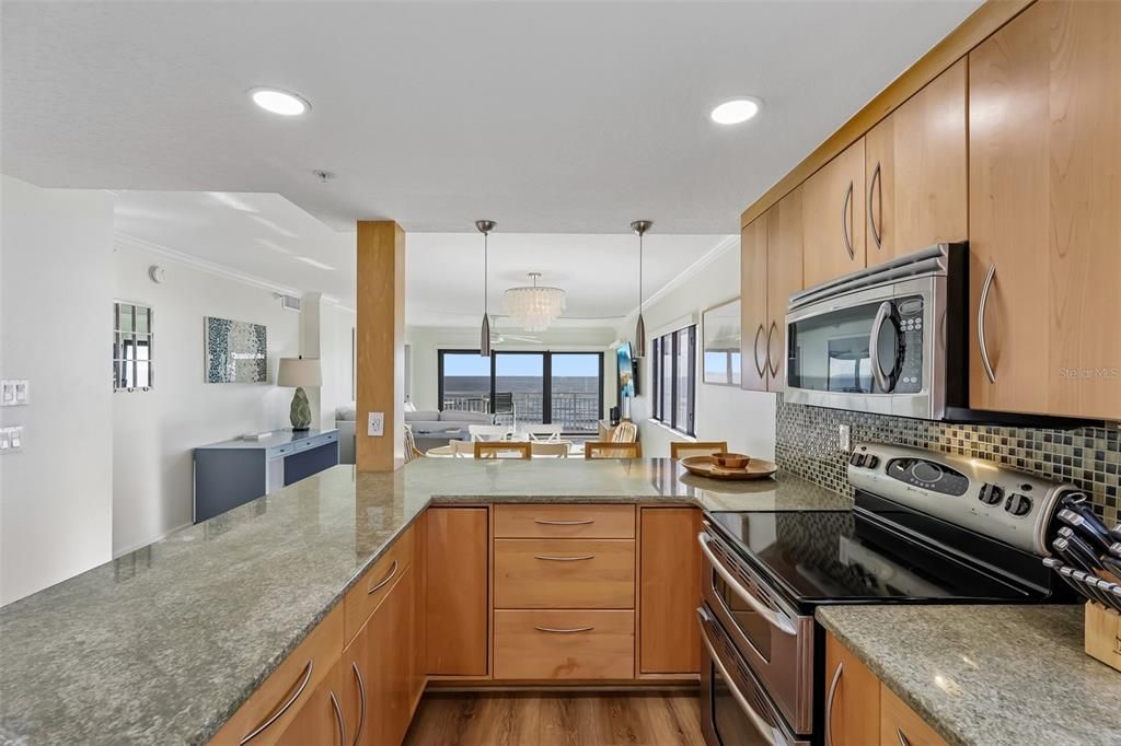 En Venta: $649,000 (2 camas, 2 baños, 1139 Pies cuadrados)