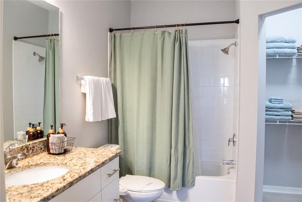 En Venta: $355,000 (4 camas, 3 baños, 1694 Pies cuadrados)