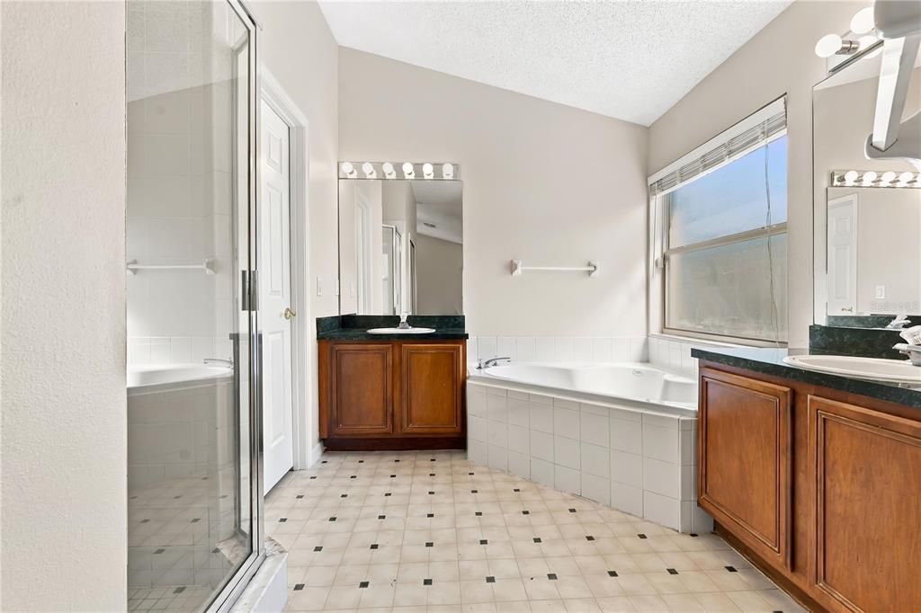 En Venta: $405,000 (3 camas, 2 baños, 1637 Pies cuadrados)