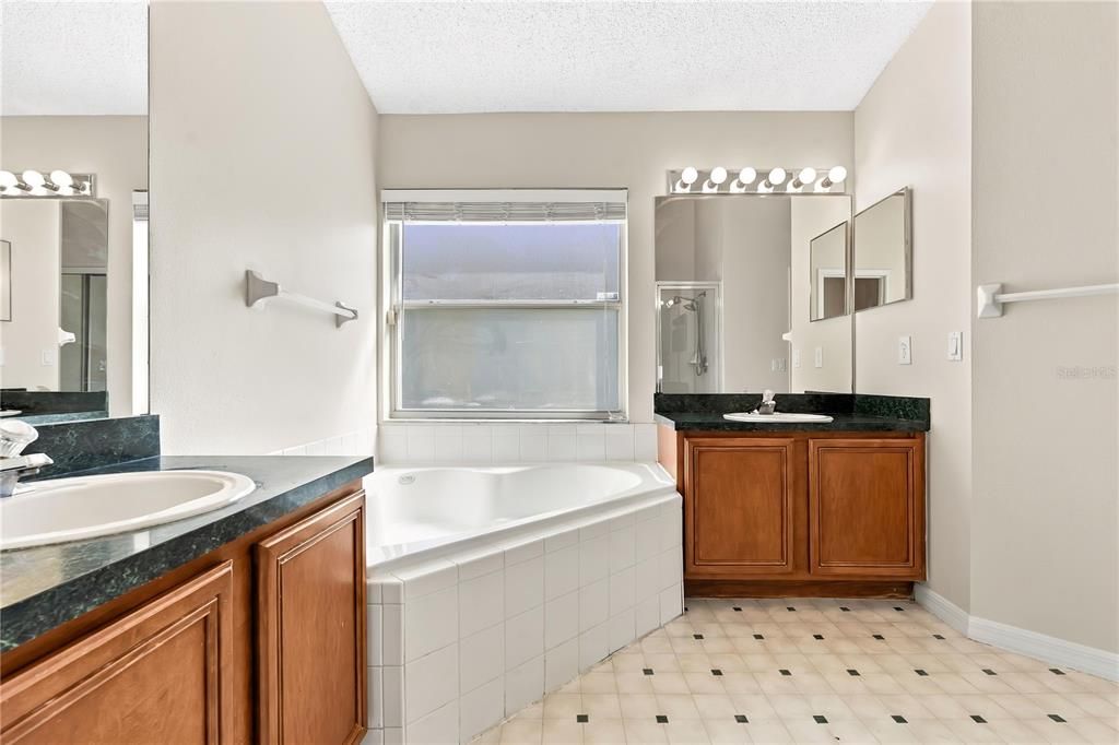 En Venta: $405,000 (3 camas, 2 baños, 1637 Pies cuadrados)