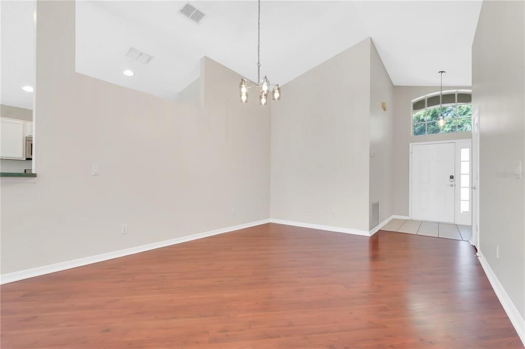 En Venta: $405,000 (3 camas, 2 baños, 1637 Pies cuadrados)