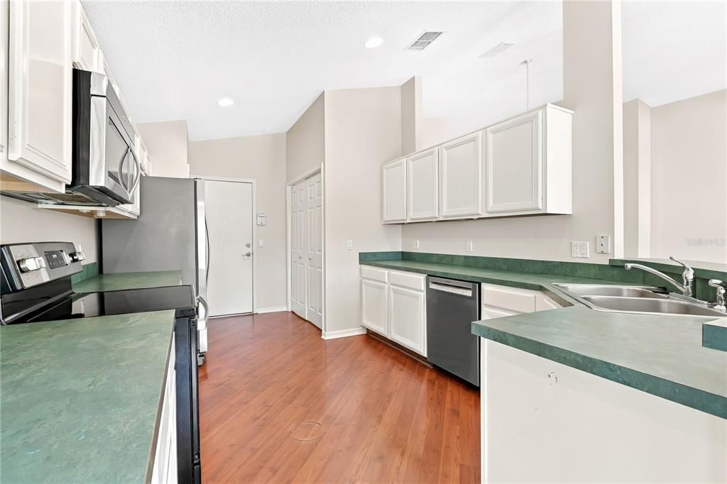 En Venta: $405,000 (3 camas, 2 baños, 1637 Pies cuadrados)