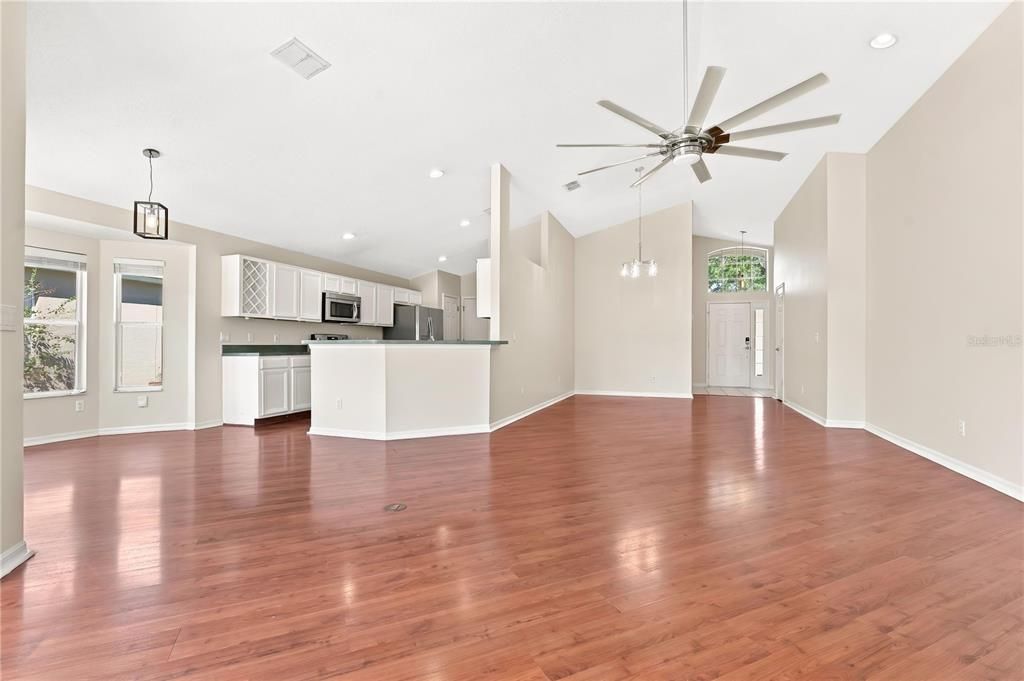 En Venta: $405,000 (3 camas, 2 baños, 1637 Pies cuadrados)