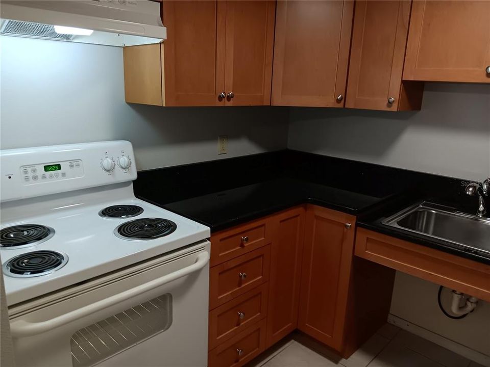 For Rent: $1,200 (2 beds, 1 baths, 700 Square Feet)