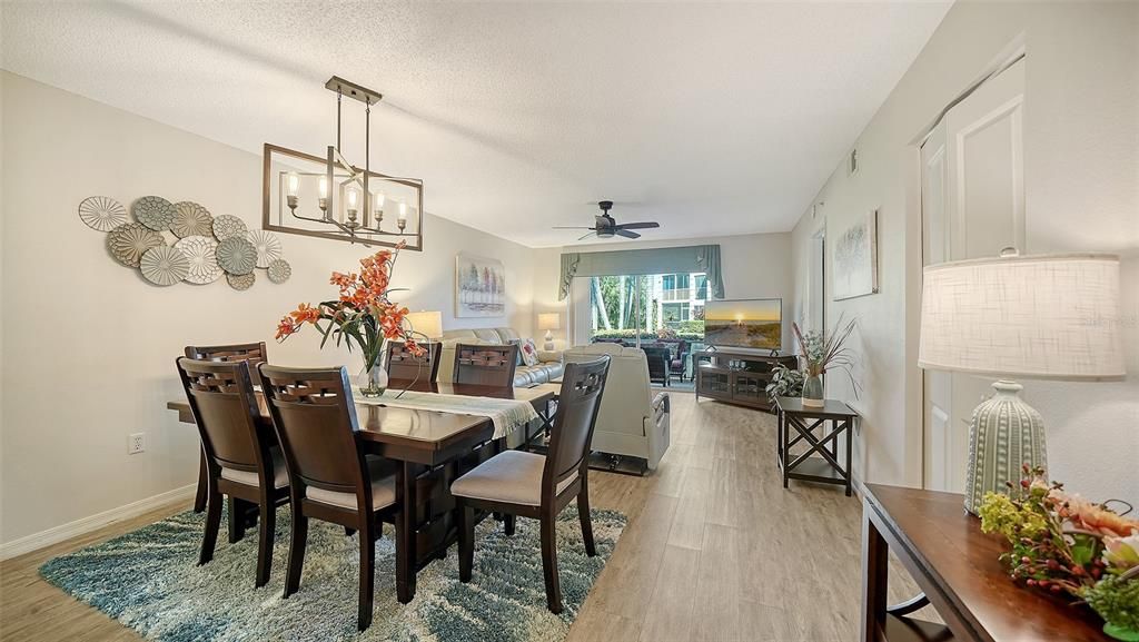 En Venta: $295,000 (2 camas, 2 baños, 1106 Pies cuadrados)