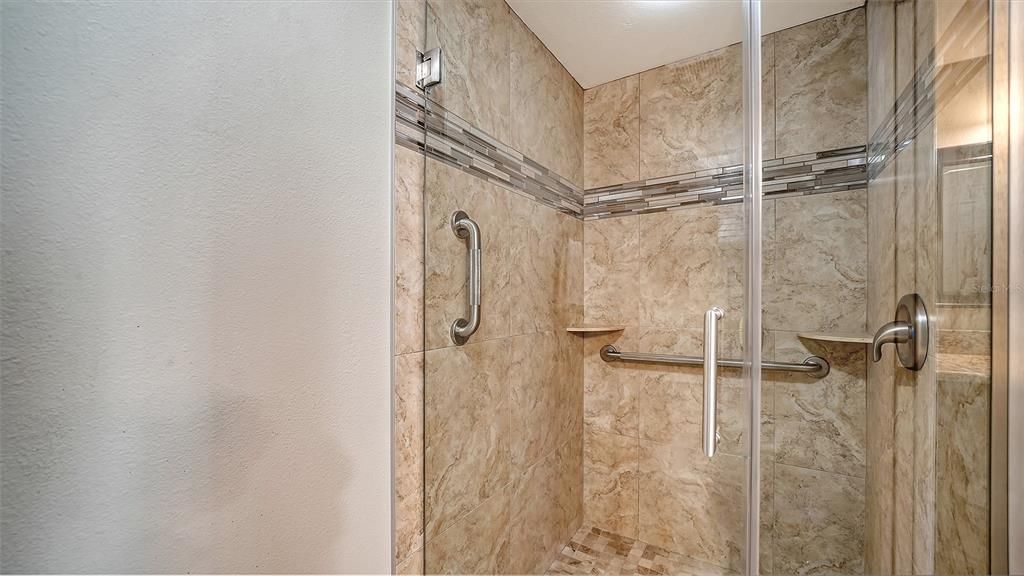 En Venta: $295,000 (2 camas, 2 baños, 1106 Pies cuadrados)