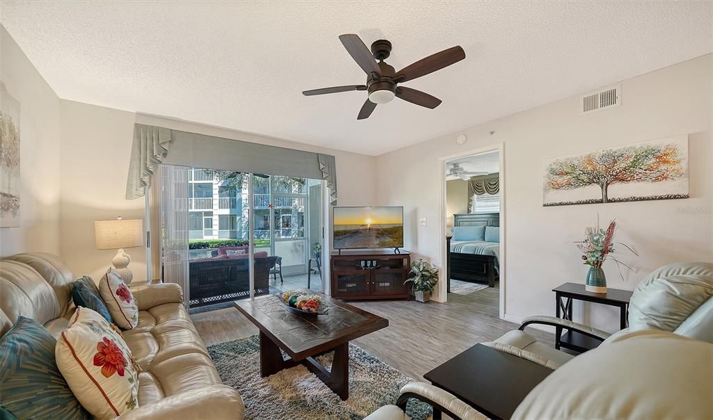 En Venta: $295,000 (2 camas, 2 baños, 1106 Pies cuadrados)