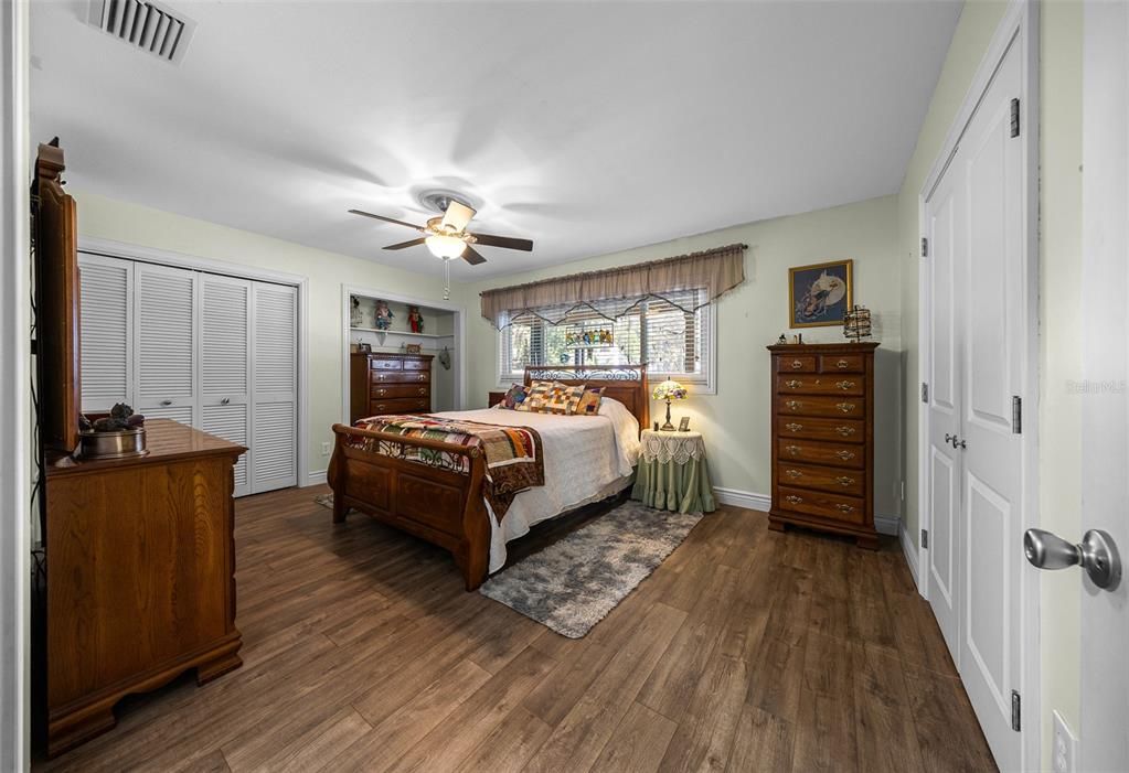 На продажу: $549,900 (3 спален, 2 ванн, 1823 Квадратных фут)