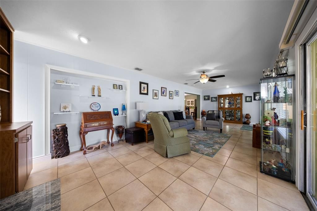 На продажу: $549,900 (3 спален, 2 ванн, 1823 Квадратных фут)