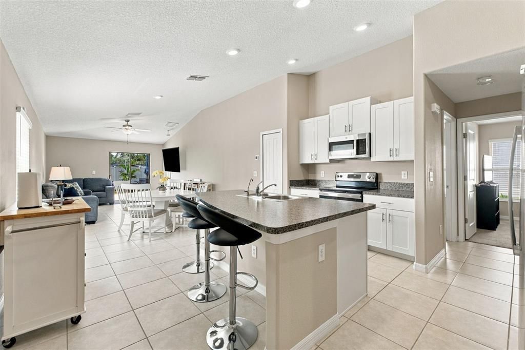 Active With Contract: $337,000 (3 beds, 2 baths, 1451 Square Feet)