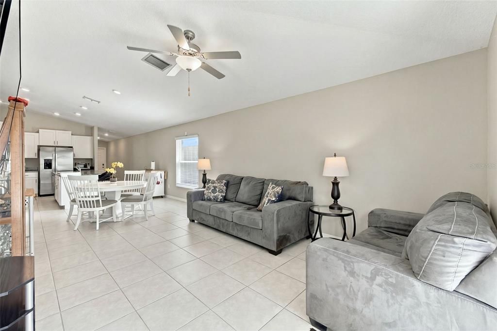 Active With Contract: $337,000 (3 beds, 2 baths, 1451 Square Feet)