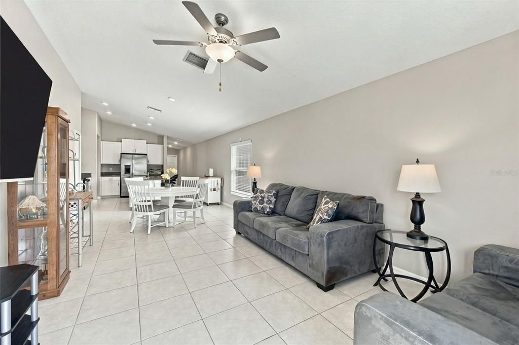 Active With Contract: $337,000 (3 beds, 2 baths, 1451 Square Feet)