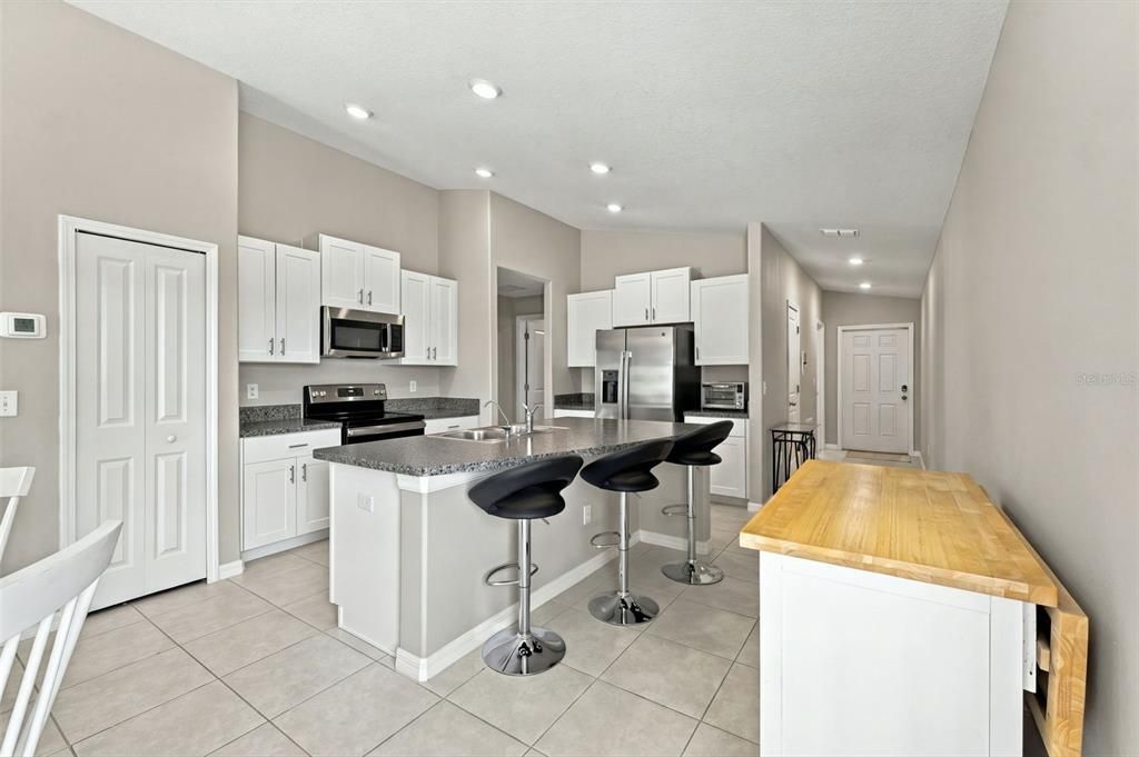 Active With Contract: $337,000 (3 beds, 2 baths, 1451 Square Feet)