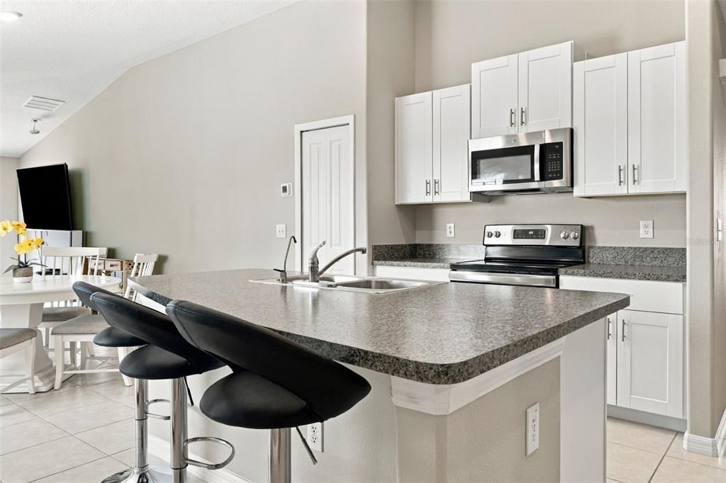 Active With Contract: $337,000 (3 beds, 2 baths, 1451 Square Feet)