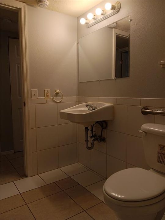 В аренду: $1,200 (2 спален, 1 ванн, 700 Квадратных фут)