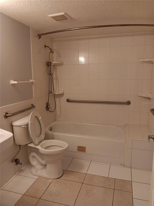 В аренду: $1,200 (2 спален, 1 ванн, 700 Квадратных фут)
