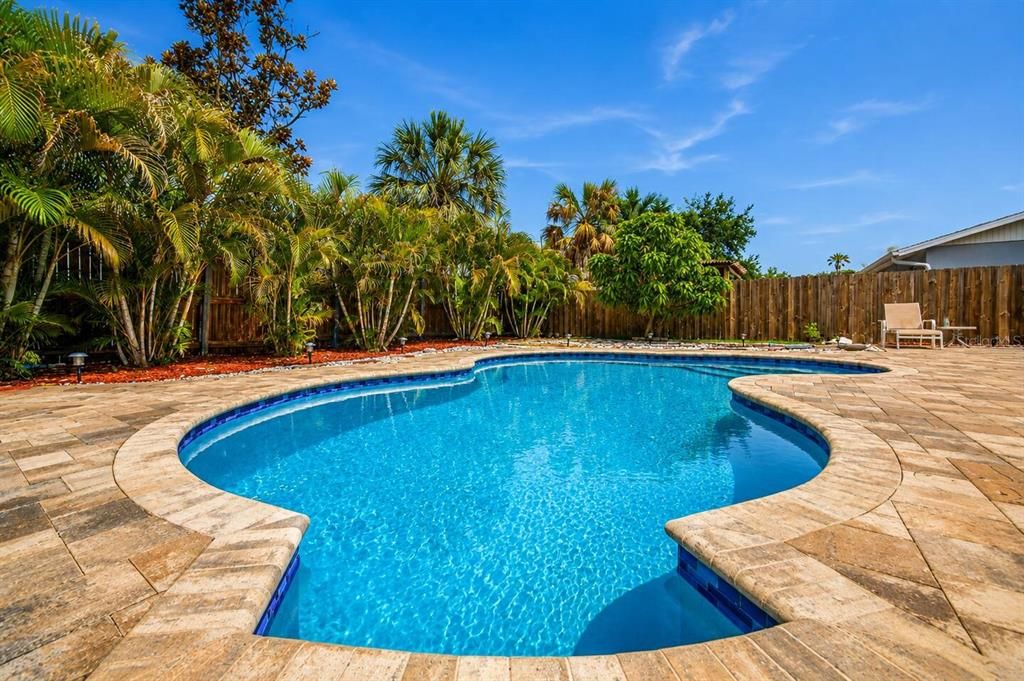 For Rent: $3,250 (3 beds, 2 baths, 1220 Square Feet)