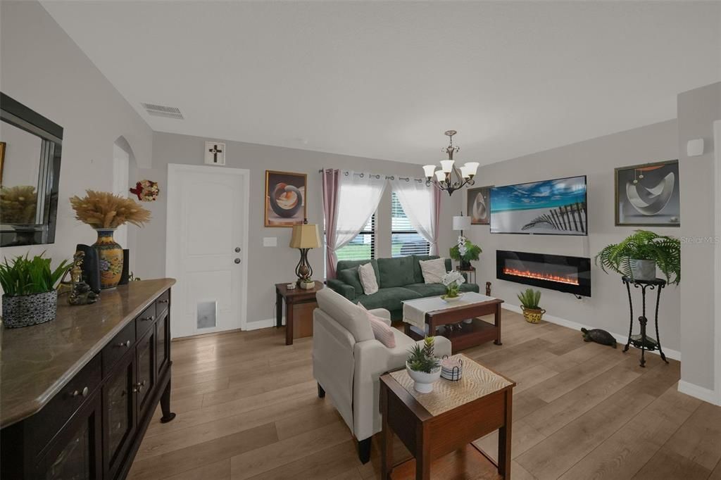 For Sale: $250,000 (2 beds, 2 baths, 1044 Square Feet)
