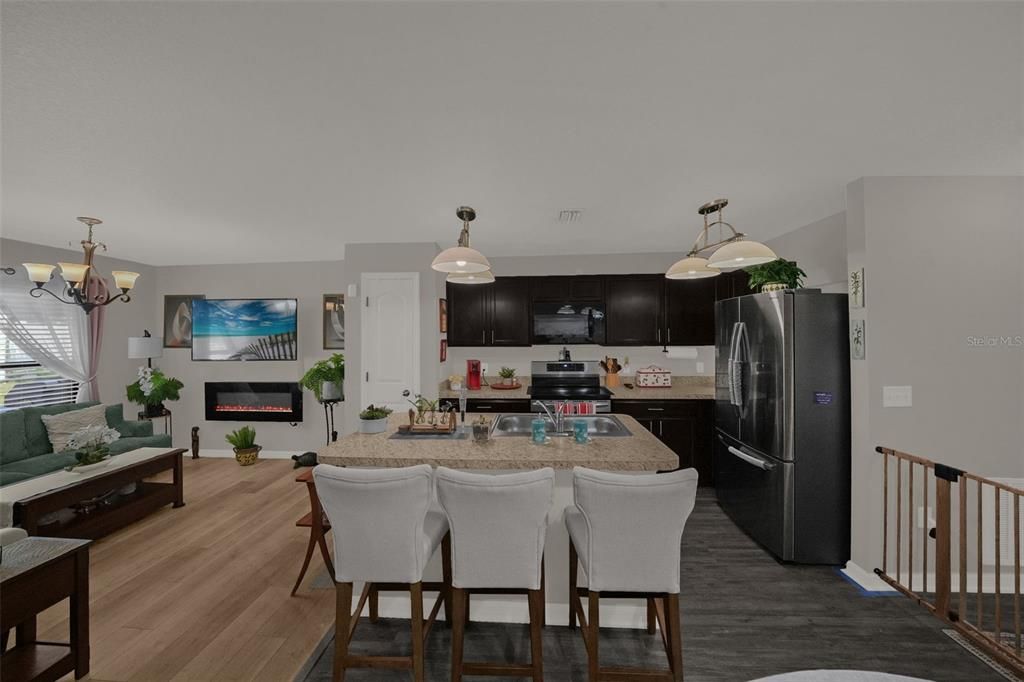For Sale: $250,000 (2 beds, 2 baths, 1044 Square Feet)
