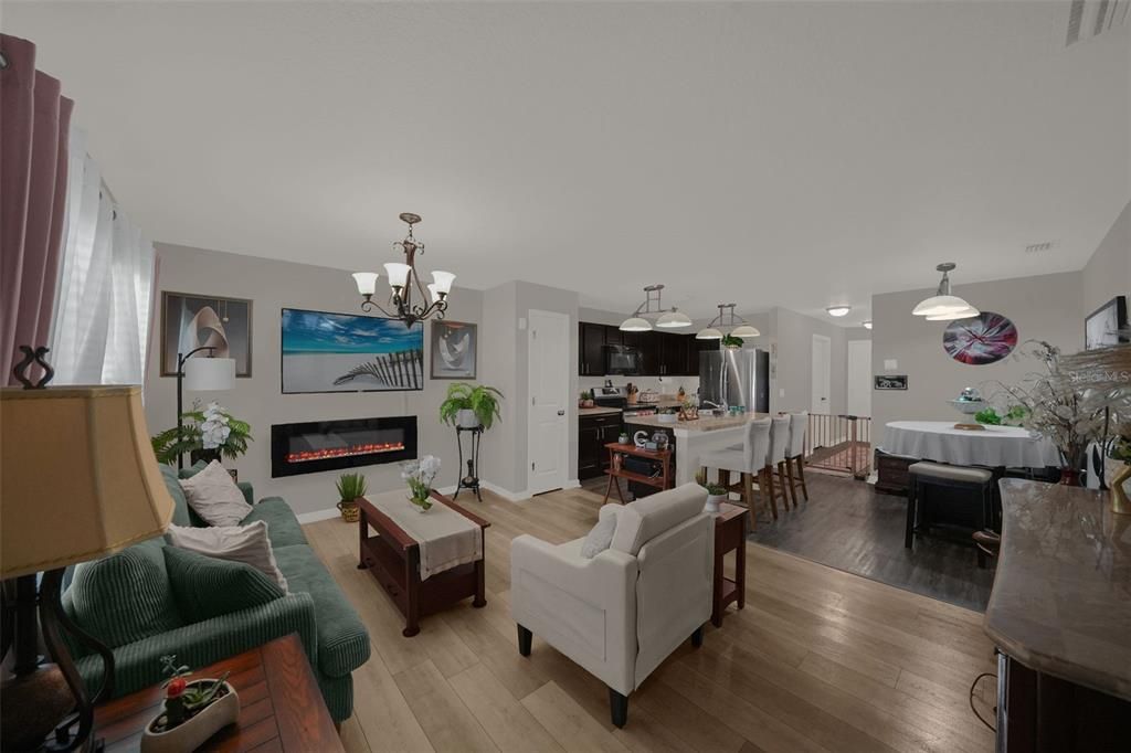 For Sale: $250,000 (2 beds, 2 baths, 1044 Square Feet)