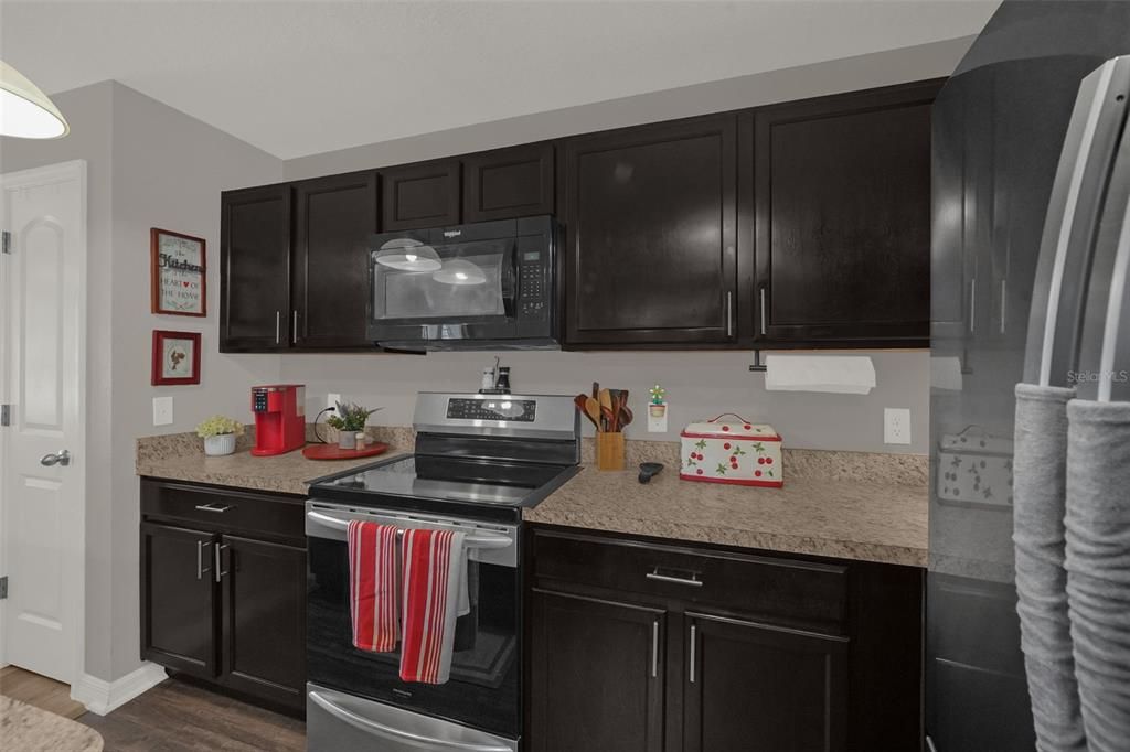For Sale: $250,000 (2 beds, 2 baths, 1044 Square Feet)