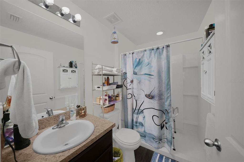 For Sale: $250,000 (2 beds, 2 baths, 1044 Square Feet)