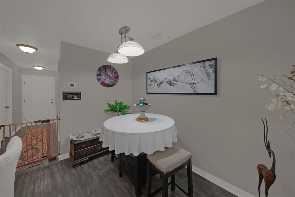 For Sale: $250,000 (2 beds, 2 baths, 1044 Square Feet)