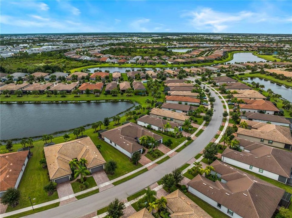 For Sale: $425,000 (2 beds, 2 baths, 1611 Square Feet)