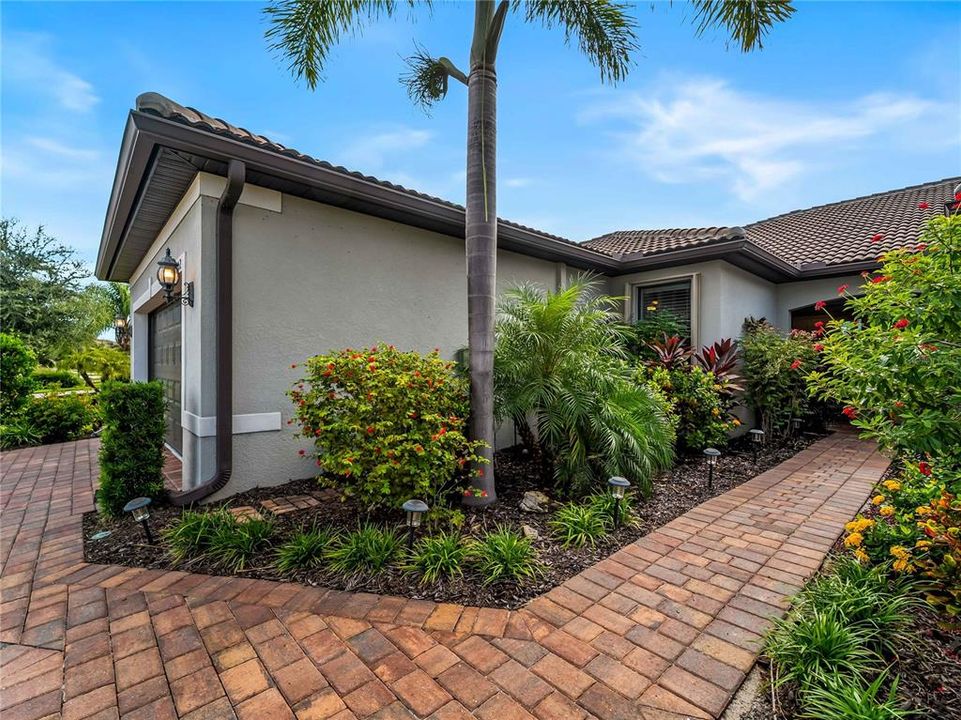 For Sale: $425,000 (2 beds, 2 baths, 1611 Square Feet)