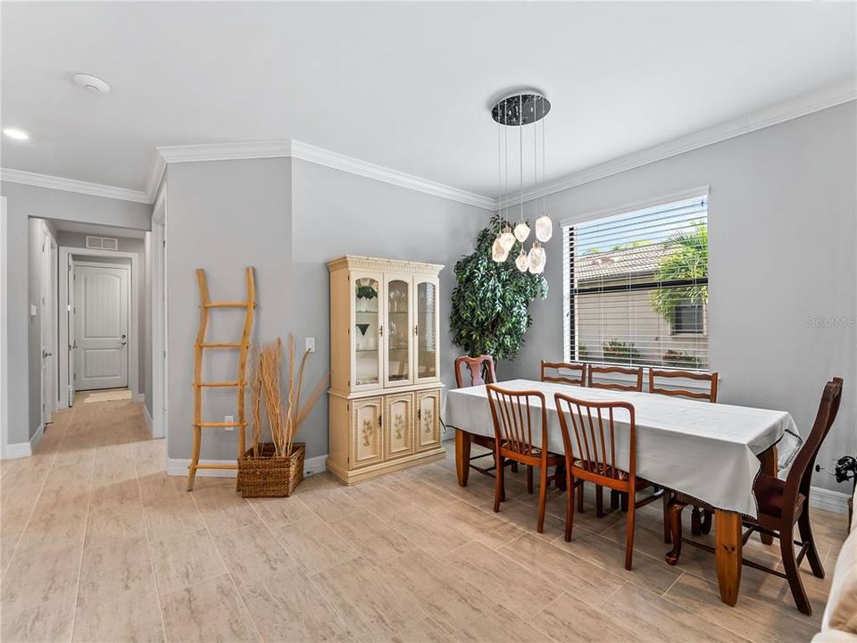 For Sale: $425,000 (2 beds, 2 baths, 1611 Square Feet)