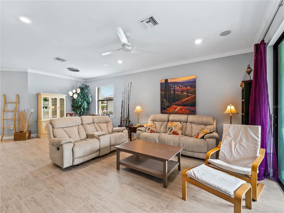 For Sale: $425,000 (2 beds, 2 baths, 1611 Square Feet)