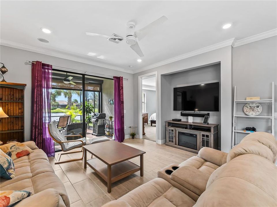 For Sale: $425,000 (2 beds, 2 baths, 1611 Square Feet)