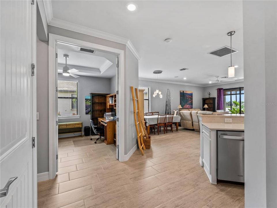 For Sale: $425,000 (2 beds, 2 baths, 1611 Square Feet)