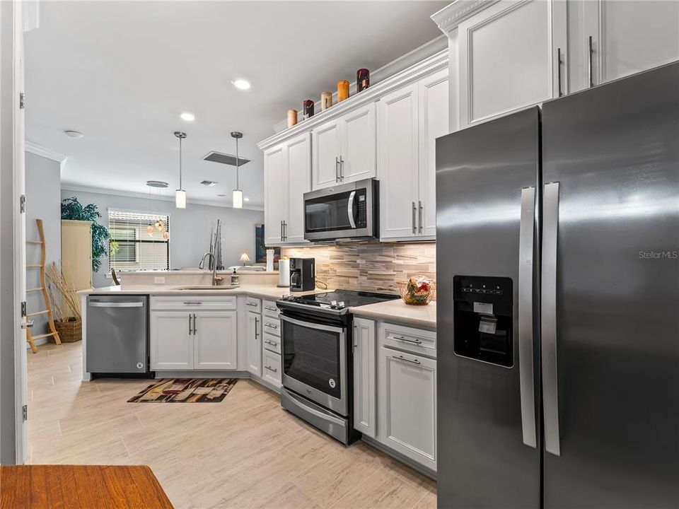 For Sale: $425,000 (2 beds, 2 baths, 1611 Square Feet)