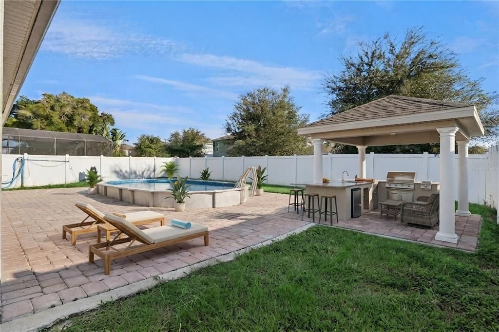 For Sale: $399,900 (4 beds, 2 baths, 1846 Square Feet)