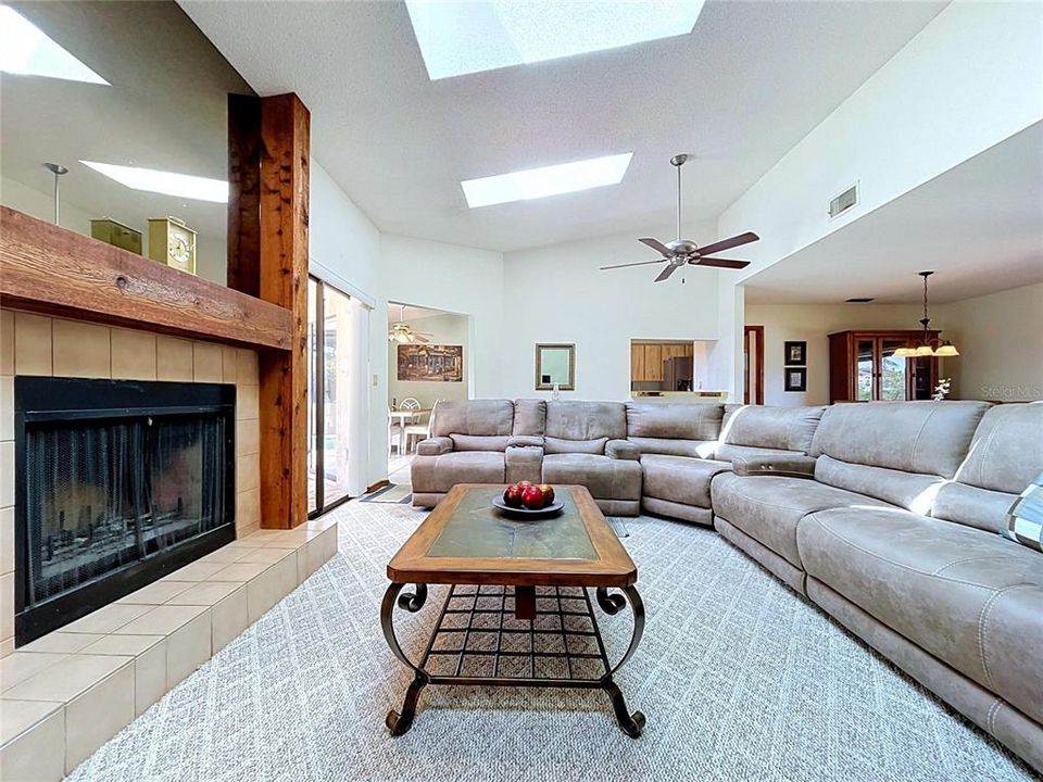For Sale: $360,000 (3 beds, 2 baths, 1732 Square Feet)