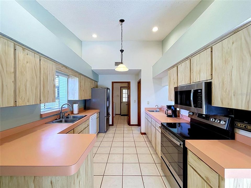 For Sale: $360,000 (3 beds, 2 baths, 1732 Square Feet)
