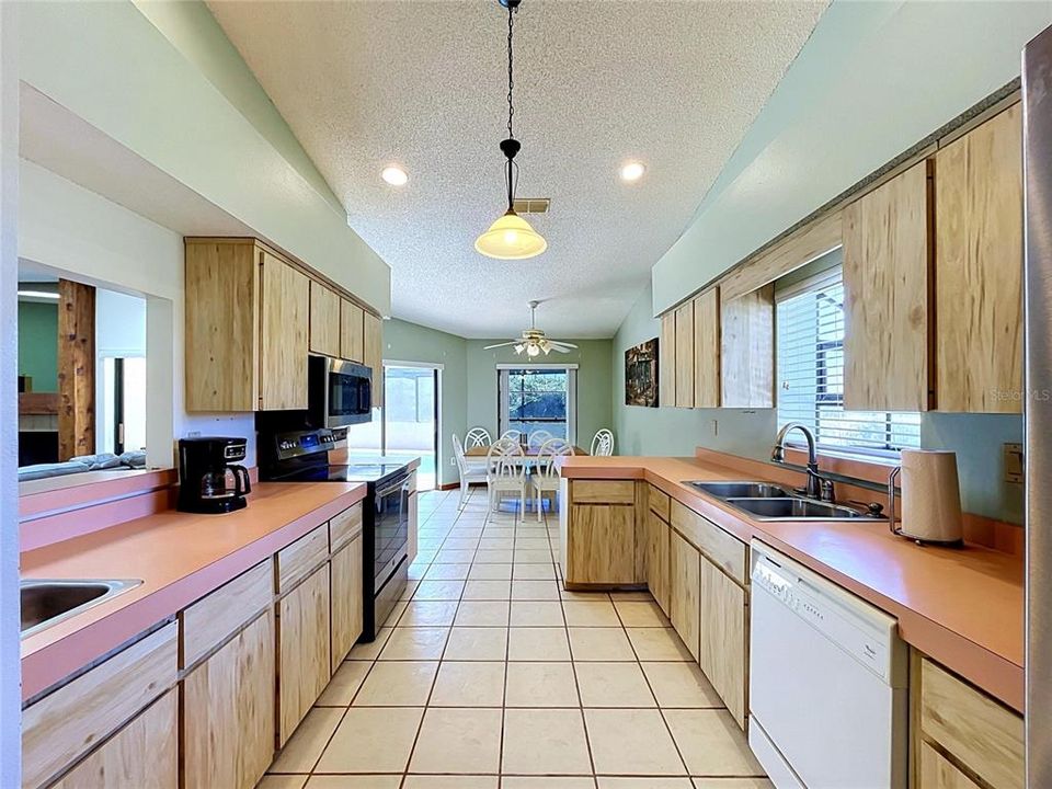 For Sale: $360,000 (3 beds, 2 baths, 1732 Square Feet)