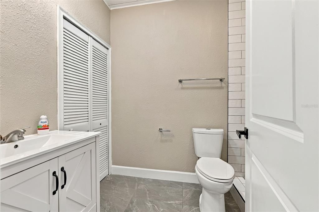 En Venta: $399,000 (4 camas, 2 baños, 2206 Pies cuadrados)