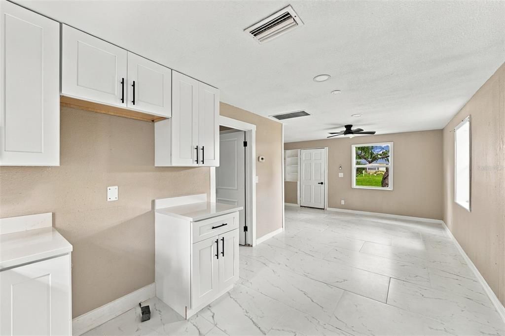 En Venta: $399,000 (4 camas, 2 baños, 2206 Pies cuadrados)
