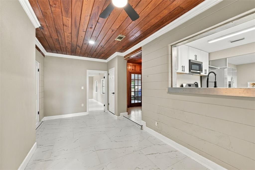 En Venta: $399,000 (4 camas, 2 baños, 2206 Pies cuadrados)