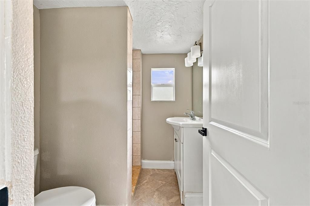 En Venta: $399,000 (4 camas, 2 baños, 2206 Pies cuadrados)