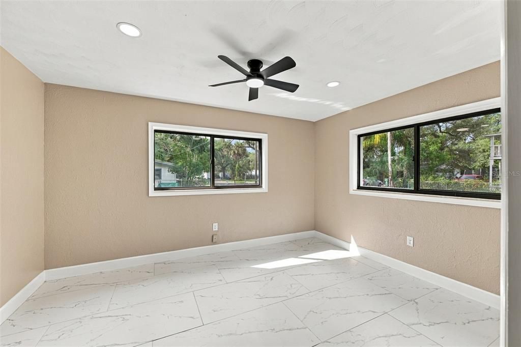 En Venta: $399,000 (4 camas, 2 baños, 2206 Pies cuadrados)