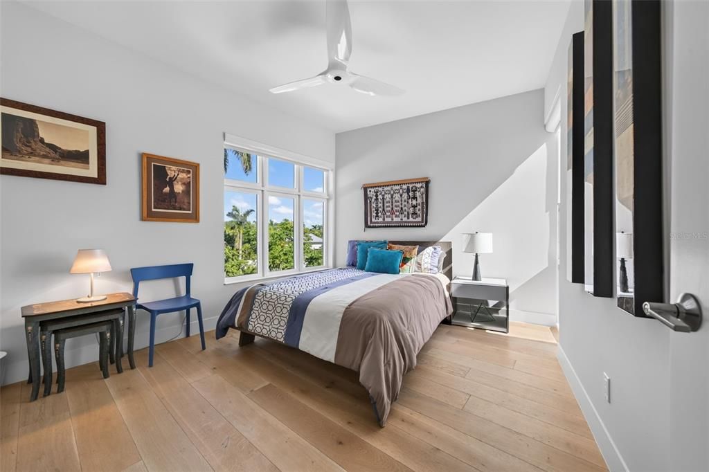 For Sale: $6,775,000 (5 beds, 3 baths, 4284 Square Feet)