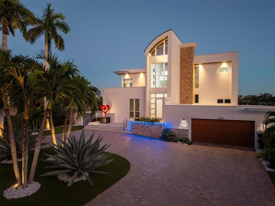 For Sale: $6,775,000 (5 beds, 3 baths, 4284 Square Feet)